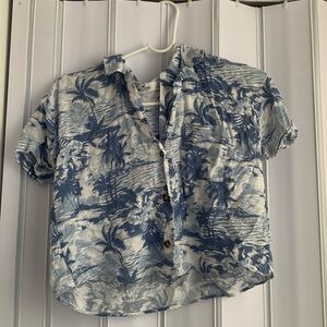 Button t-shirt